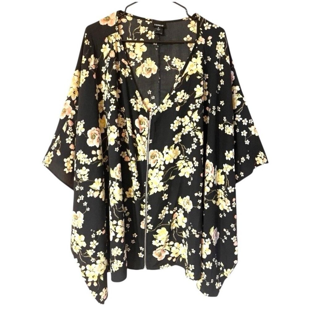 Torrid Floral V-Neck front Zip Up Down Kimono & Poncho Cape Size 4